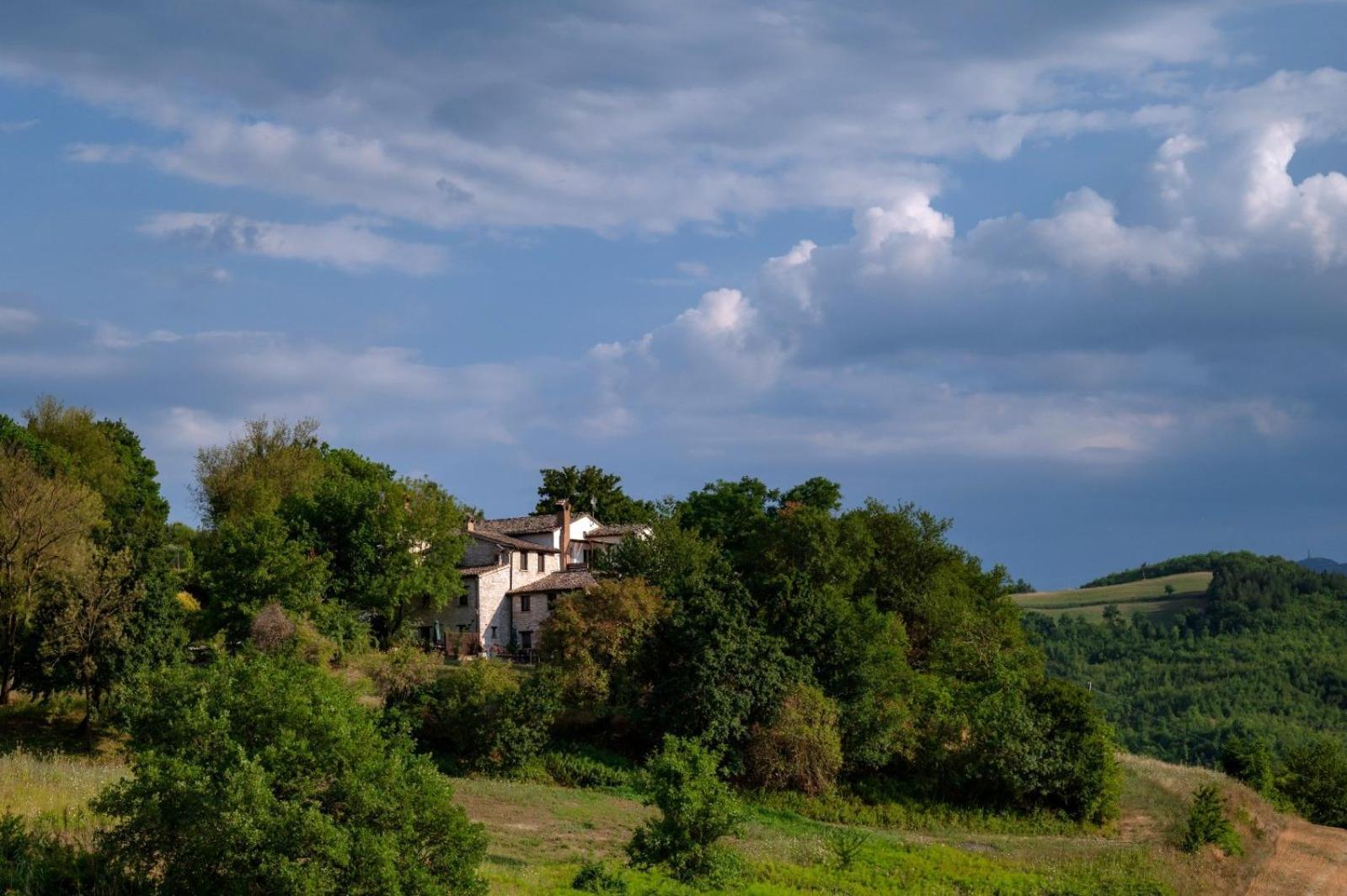 Agriturismo Il Fienile Di Ca Battista Apartment Cagli Luaran gambar